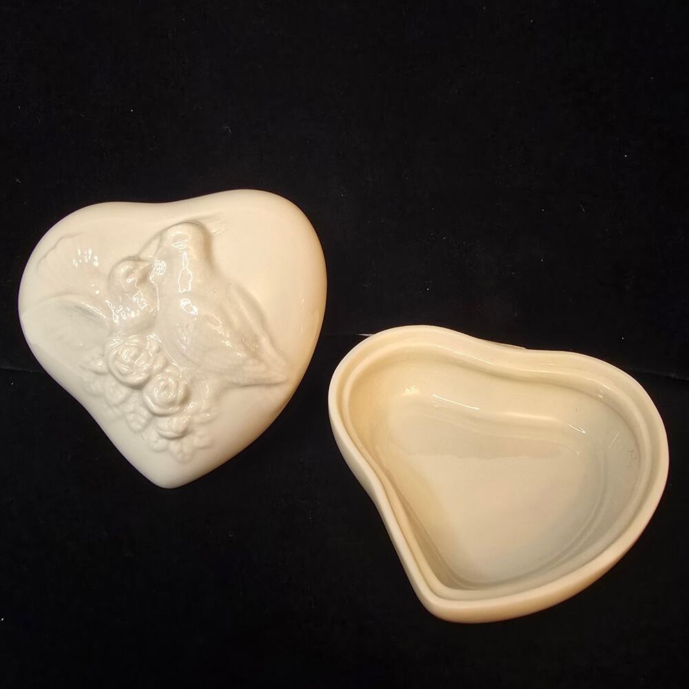 Lenox Dove Box & Lid Off White Ivory Heart Shaped Trinket Ring Holder Rose Decor